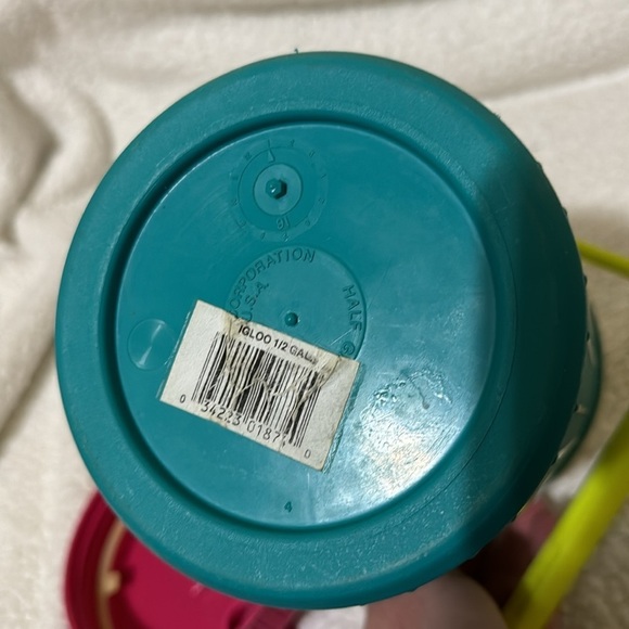 Vintage igloo 1/2 gallon water Jug cooler - Picture 6 of 7